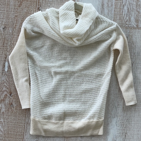 Cream sweater - Picture 2 of 2